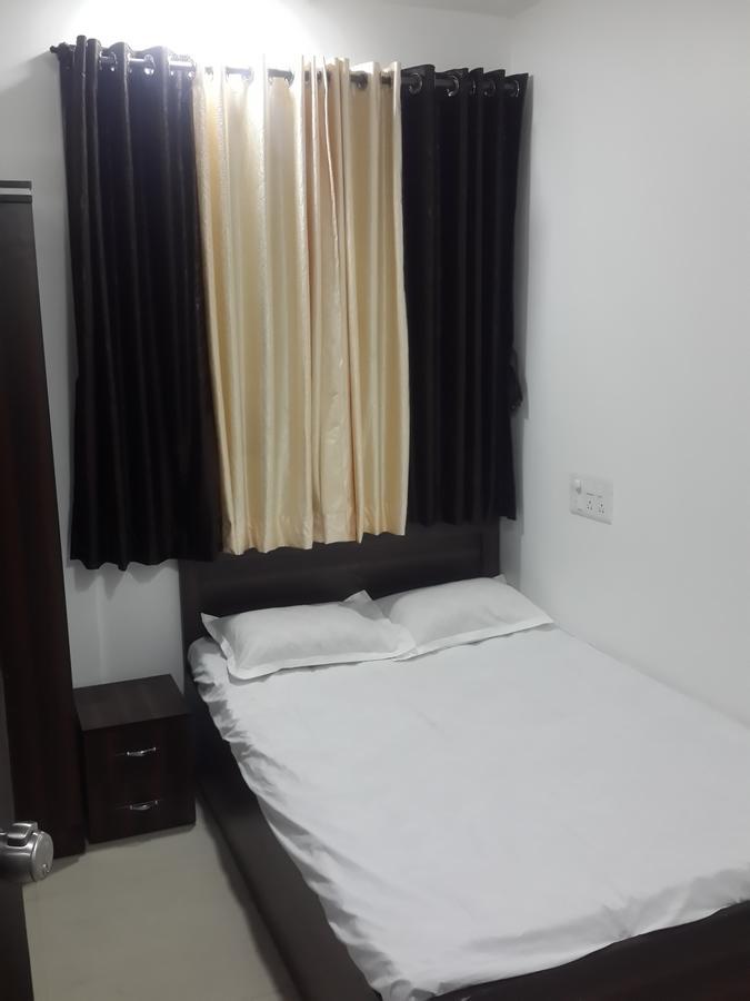 Hotel Holiday Era Opposite Railway Station ออรังกาบัด ภายนอก รูปภาพ