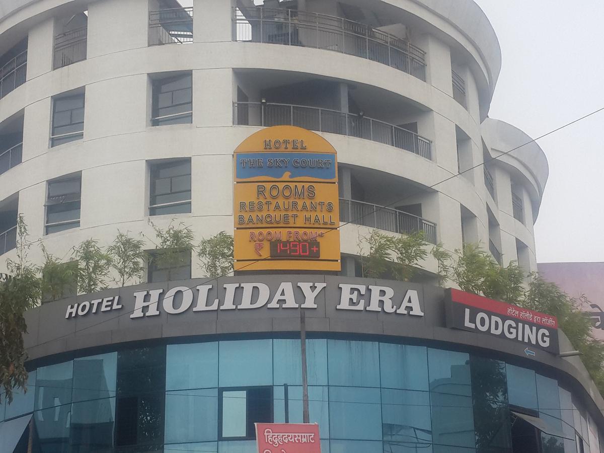 Hotel Holiday Era Opposite Railway Station ออรังกาบัด ภายนอก รูปภาพ