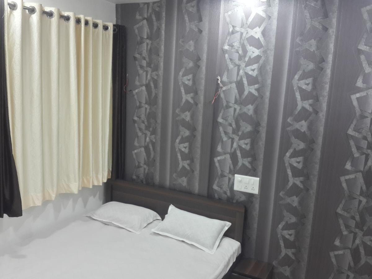 Hotel Holiday Era Opposite Railway Station ออรังกาบัด ภายนอก รูปภาพ
