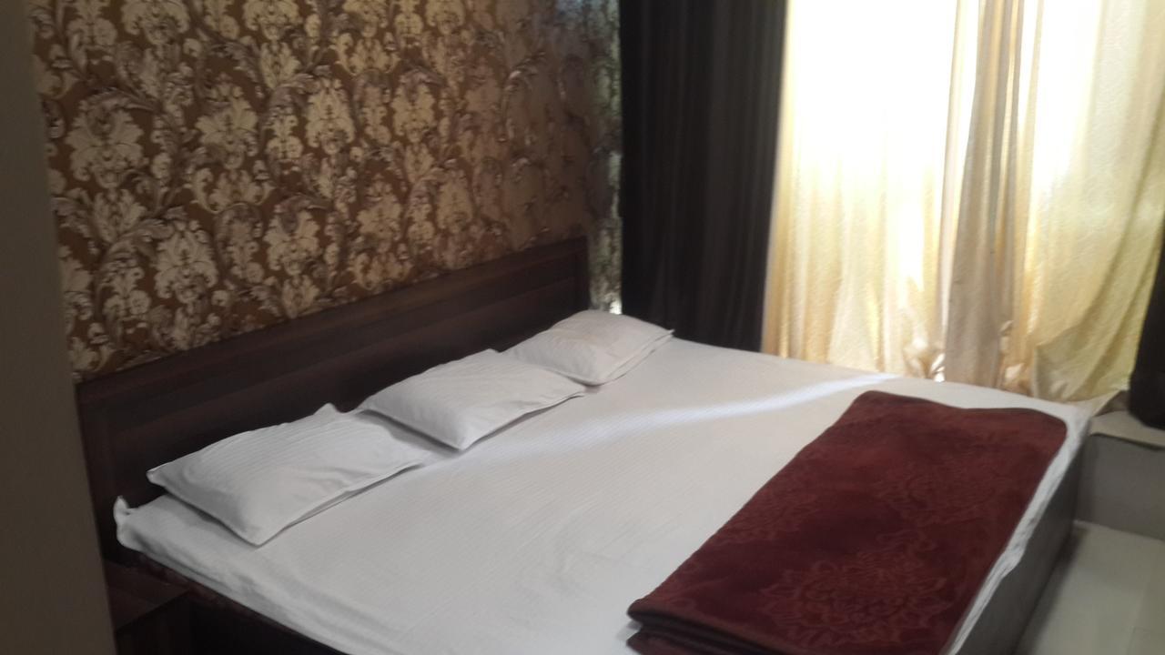Hotel Holiday Era Opposite Railway Station ออรังกาบัด ภายนอก รูปภาพ